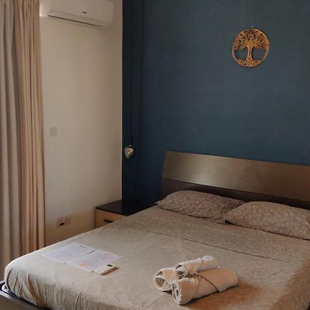 Airport Accommodation Bedroom With Bathroom Self Check In And Self Check Out Air-Condition Included Mqabba 外观 照片