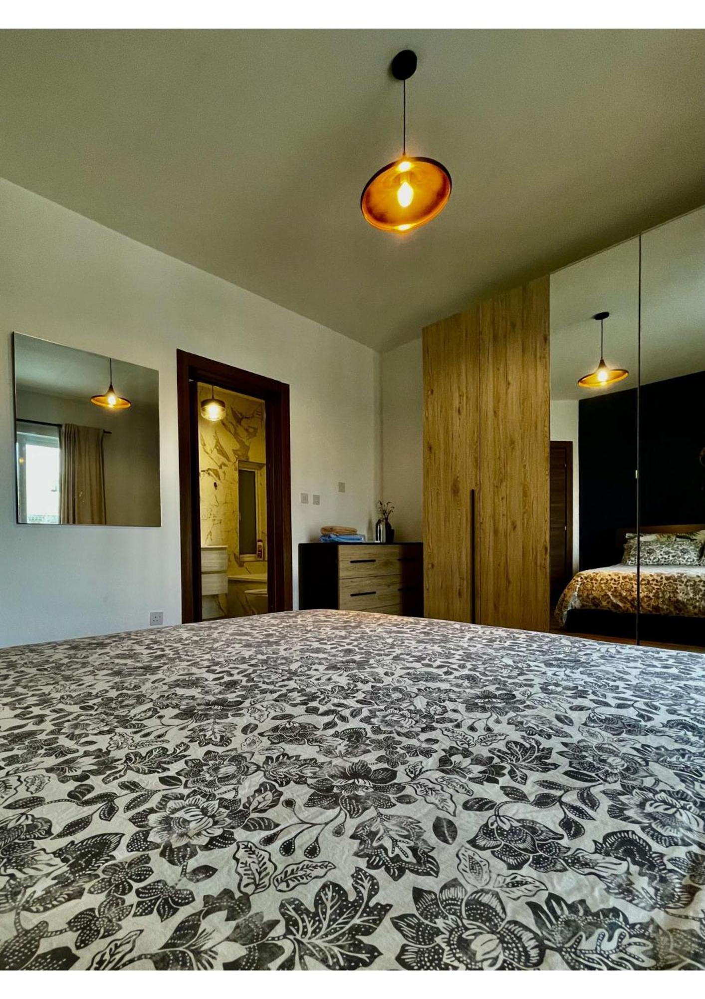 Airport Accommodation Bedroom With Bathroom Self Check In And Self Check Out Air-Condition Included Mqabba 外观 照片