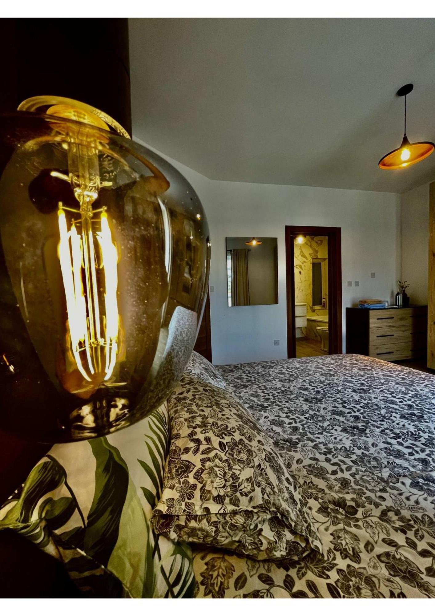 Airport Accommodation Bedroom With Bathroom Self Check In And Self Check Out Air-Condition Included Mqabba 外观 照片