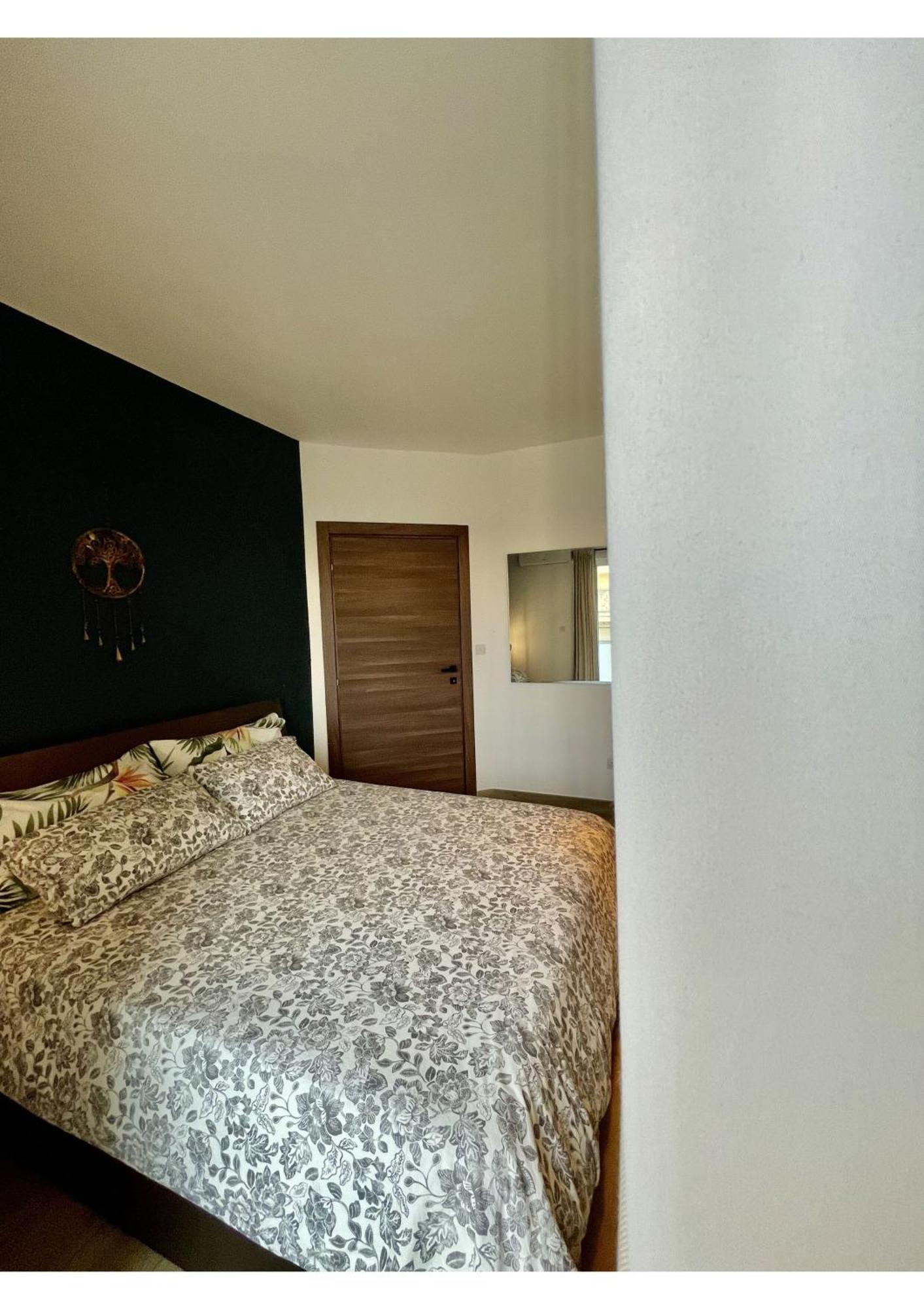Airport Accommodation Bedroom With Bathroom Self Check In And Self Check Out Air-Condition Included Mqabba 外观 照片