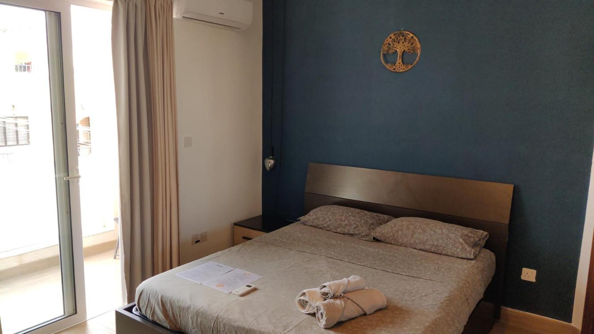 Airport Accommodation Bedroom With Bathroom Self Check In And Self Check Out Air-Condition Included Mqabba 外观 照片